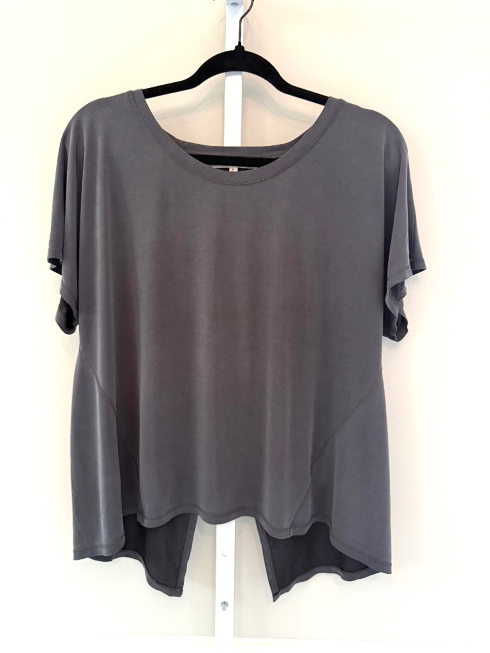 Rachel Roy Gray Split/Open Back Tee Short Sleeve Drapey Relaxed Fit Top M